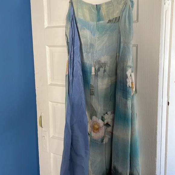 Farm long dress 100% silk - minor flaws (see pictures) - Picture 4 of 16